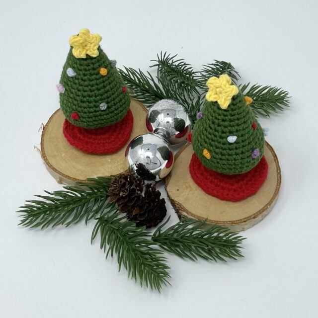 Christmas tree ornament amigurumi pattern 